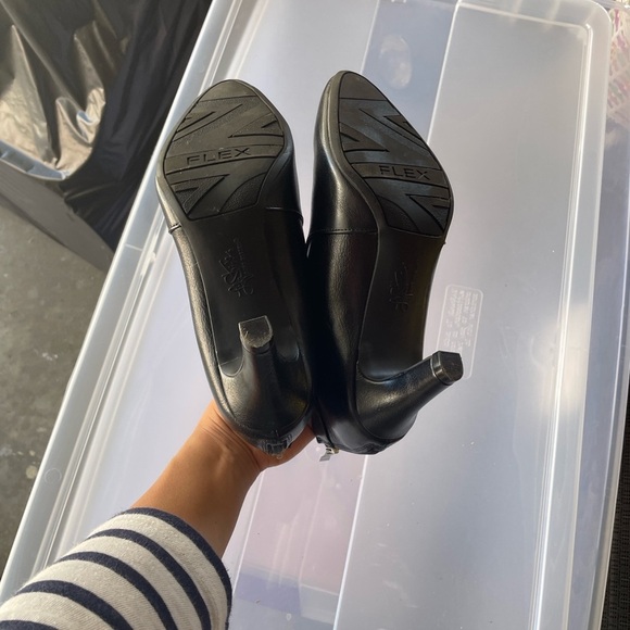 Life Stride Black Ankle Booties women size 7 - Picture 6 of 9